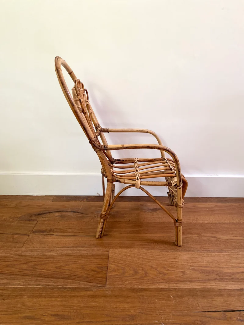 Petit fauteuil en rotin ancien pour enfant