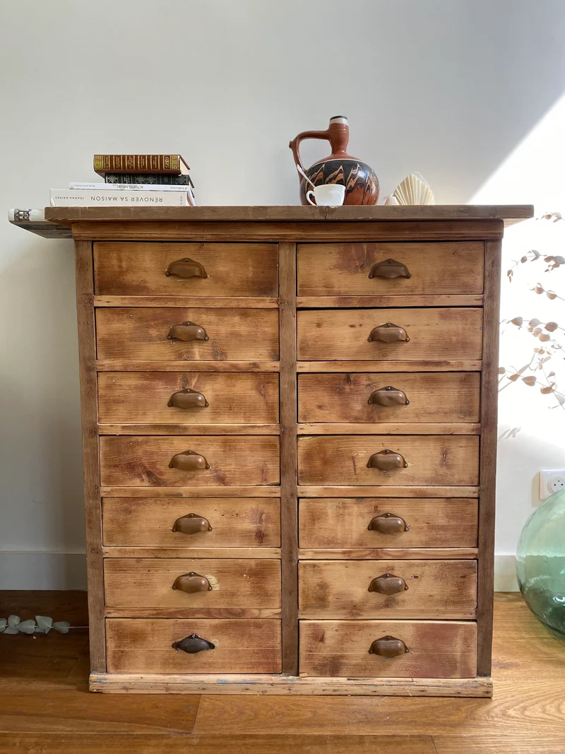 Meuble d’atelier à tiroirs en bois ancien