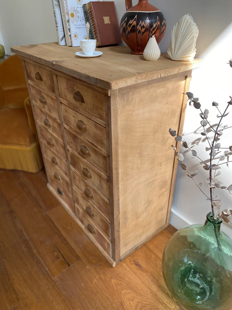 Meuble d’atelier à tiroirs en bois ancien