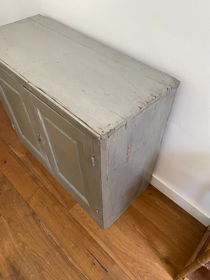 Grand buffet parisien en bois ancien