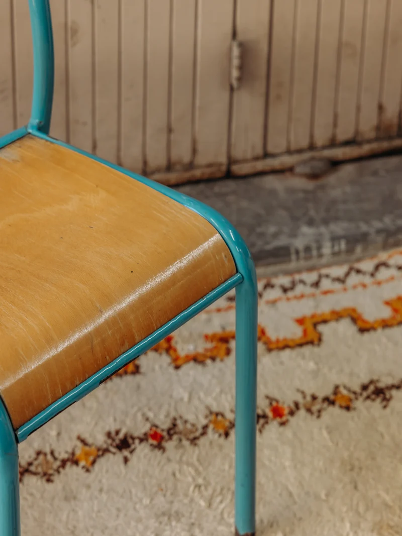 Alma, la chaise d'écolier à la structure bleue ciel N°1960