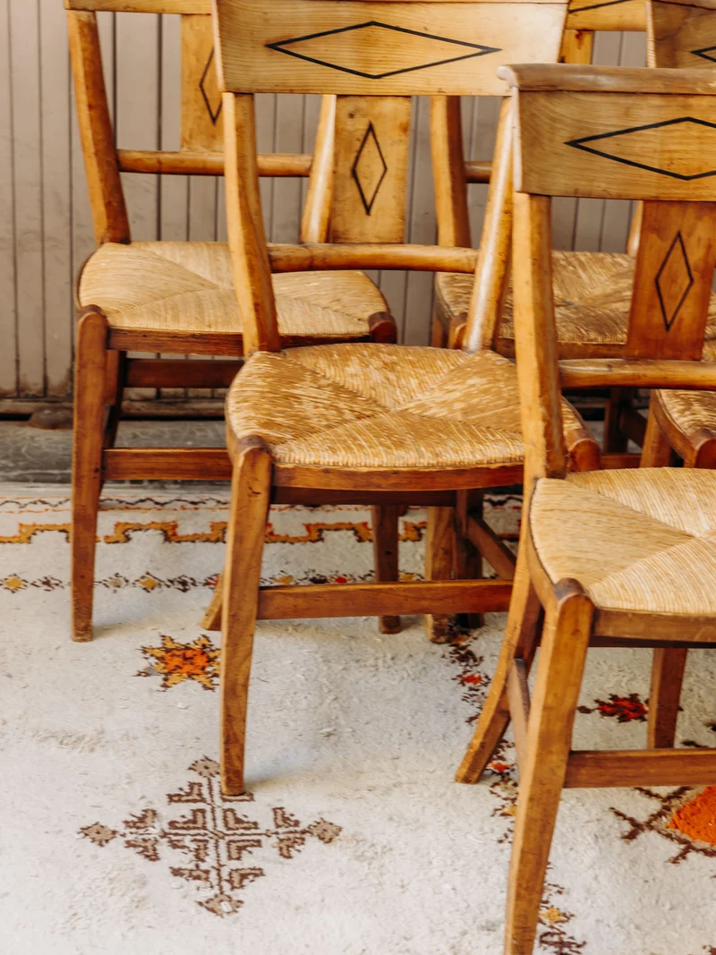 Claude, le lot de 6 chaises en cannage et bois sculpté N°1613