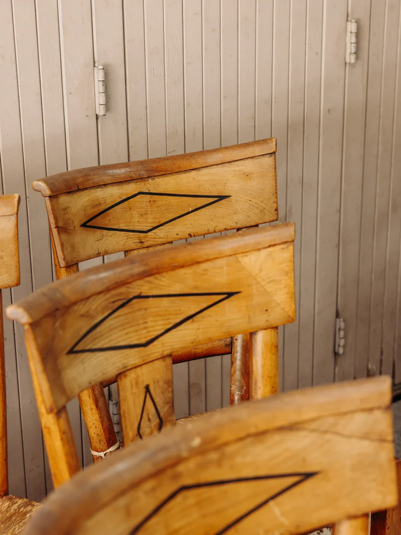 Claude, le lot de 6 chaises en cannage et bois sculpté N°1613