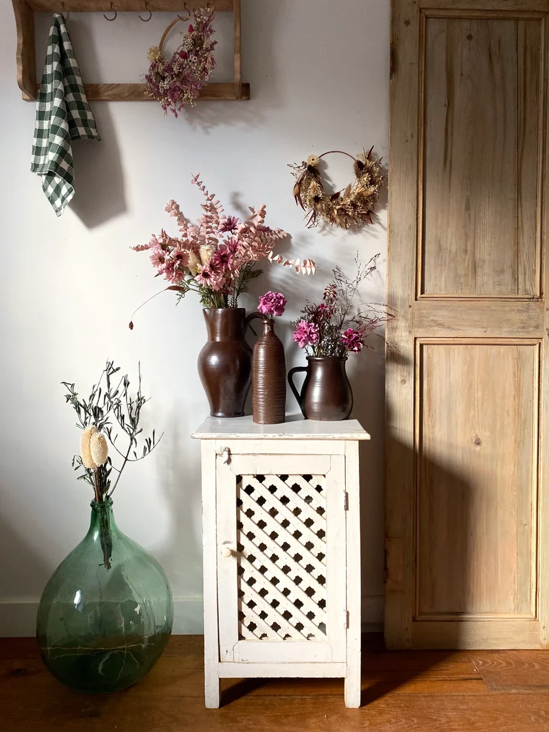 Confiturier à croisillons en bois ancien patiné blanc