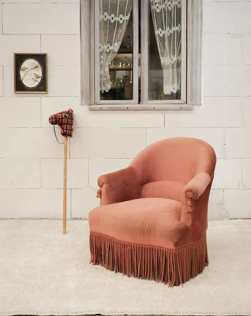 Jakob, le fauteuil crapaud avec accoudoirs N°1385