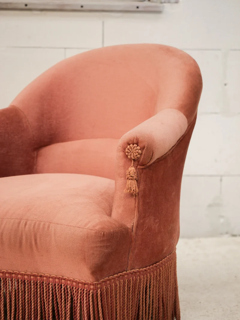 Jakob, le fauteuil crapaud avec accoudoirs N°1385