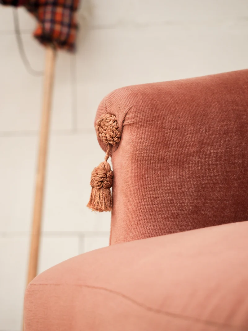 Jakob, le fauteuil crapaud avec accoudoirs N°1385
