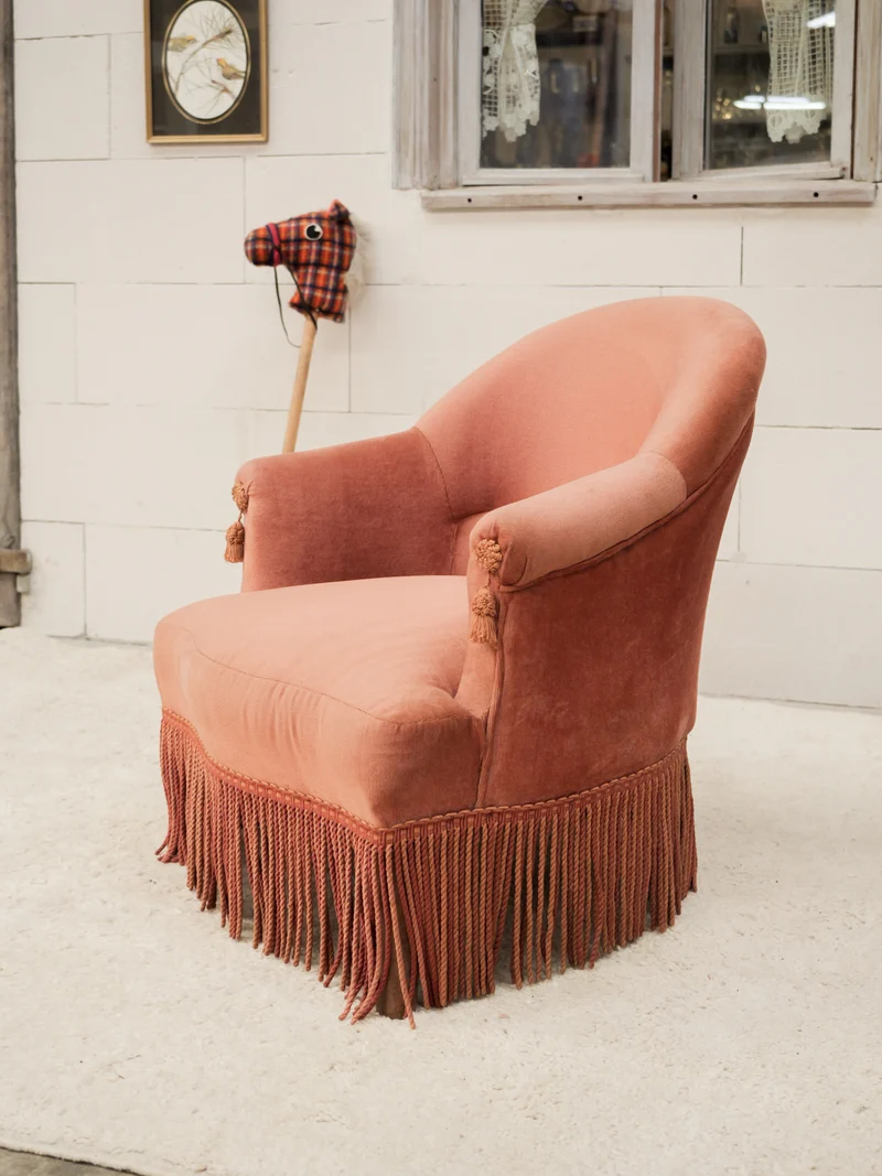 Jakob, le fauteuil crapaud avec accoudoirs N°1385