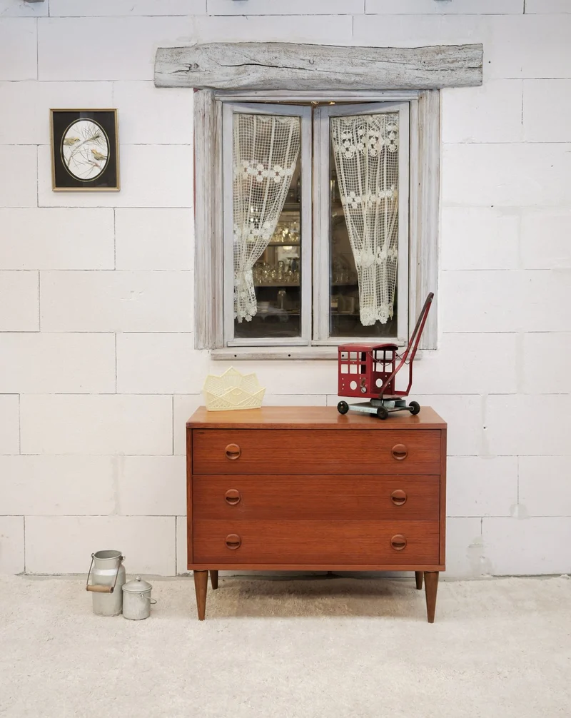 Olga, la commode en teck des années 60 N°1092