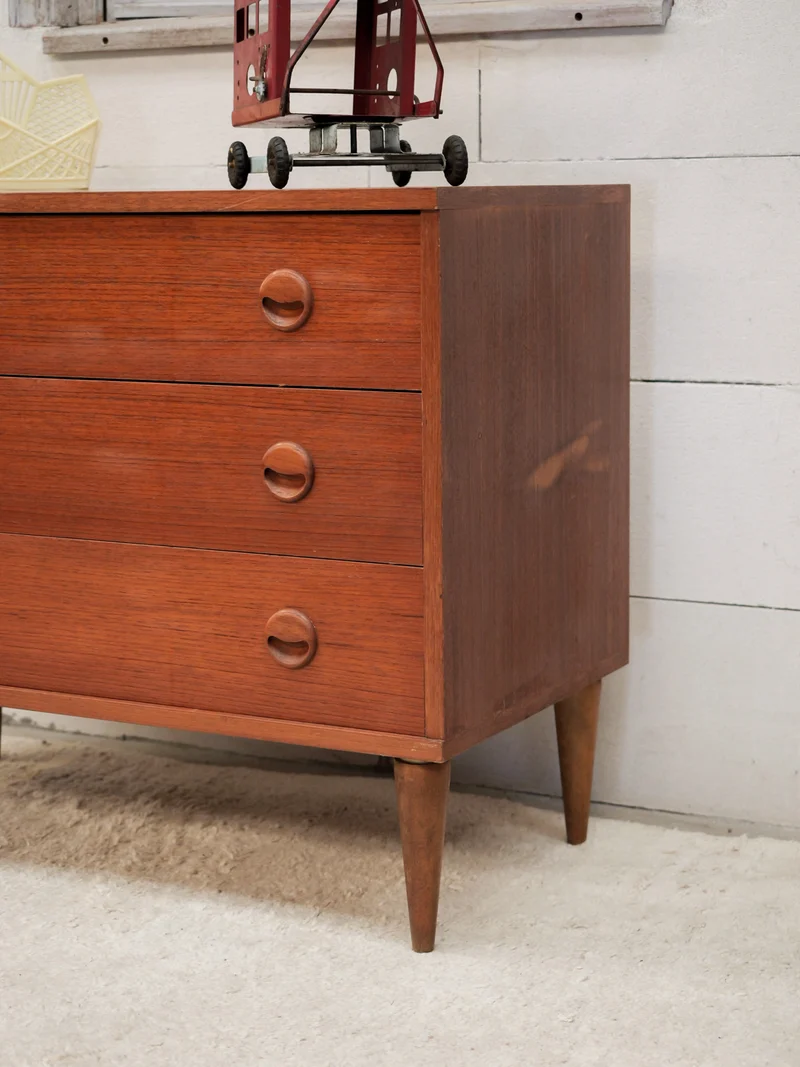 Olga, la commode en teck des années 60 N°1092