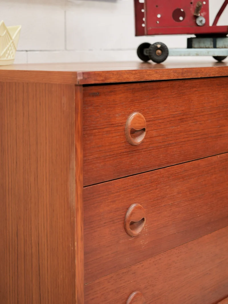 Olga, la commode en teck des années 60 N°1092