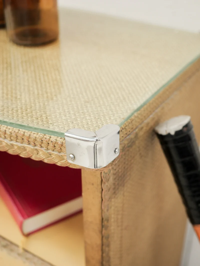 Maïa, la table de chevet en cannage doré N°1588