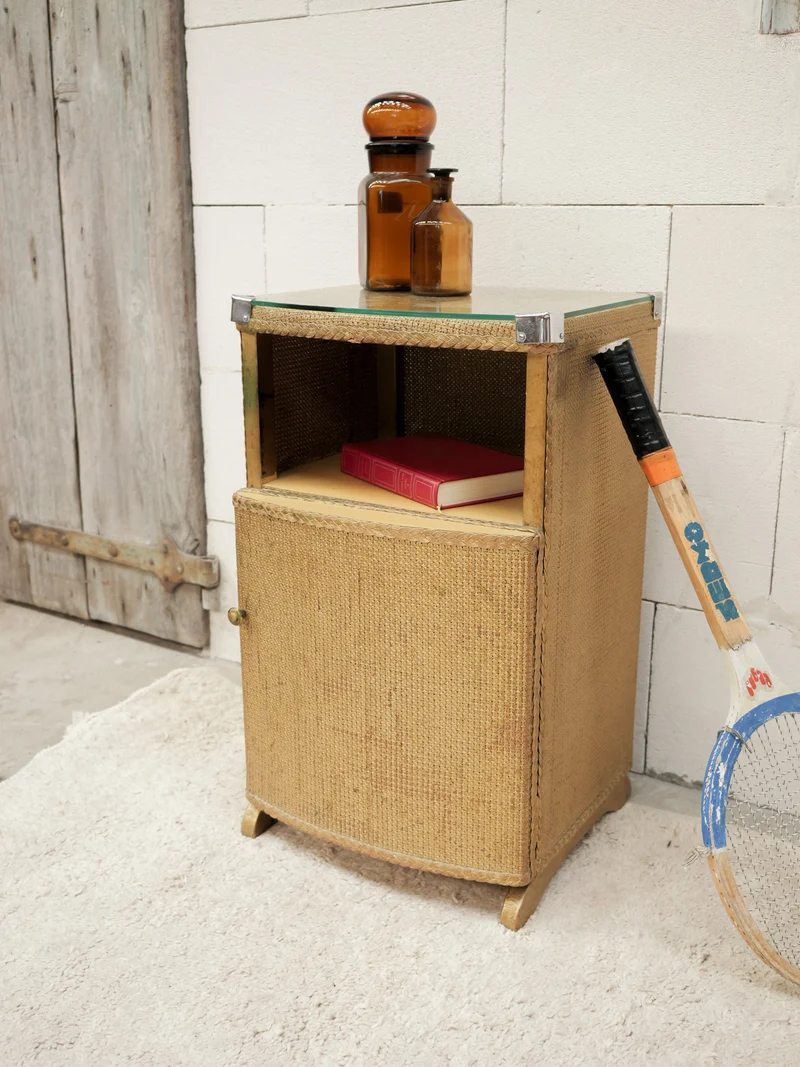 Maïa, la table de chevet en cannage doré N°1588