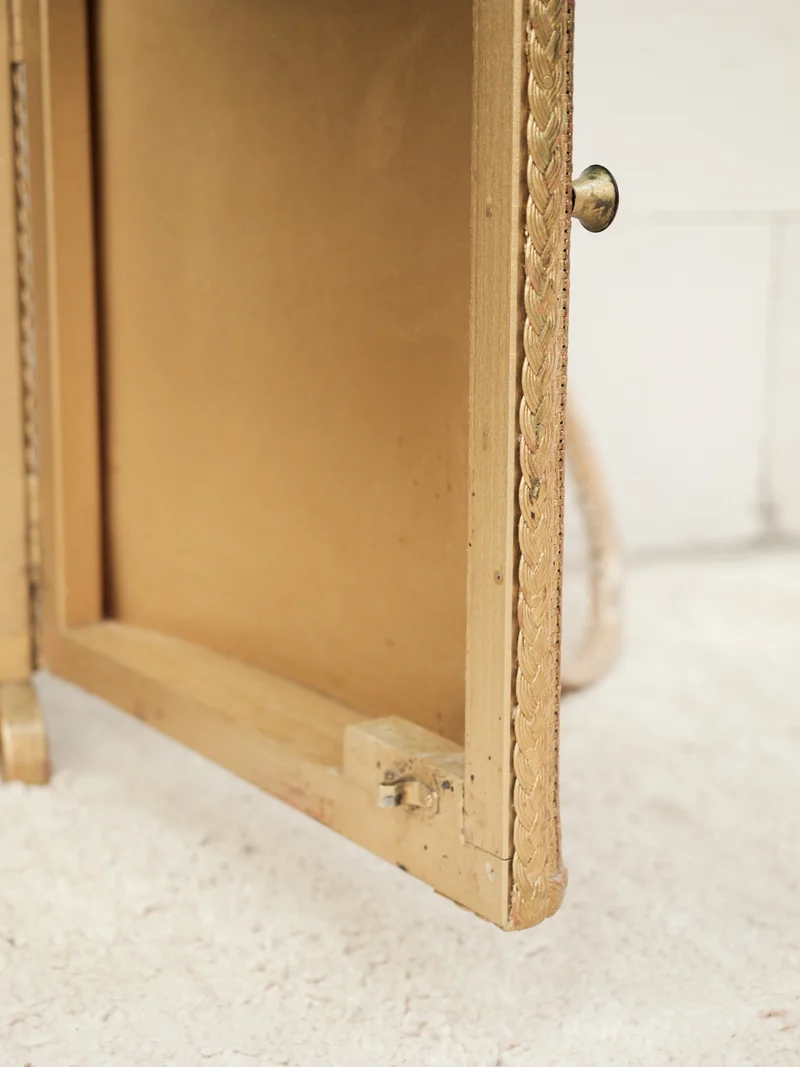 Maïa, la table de chevet en cannage doré N°1588