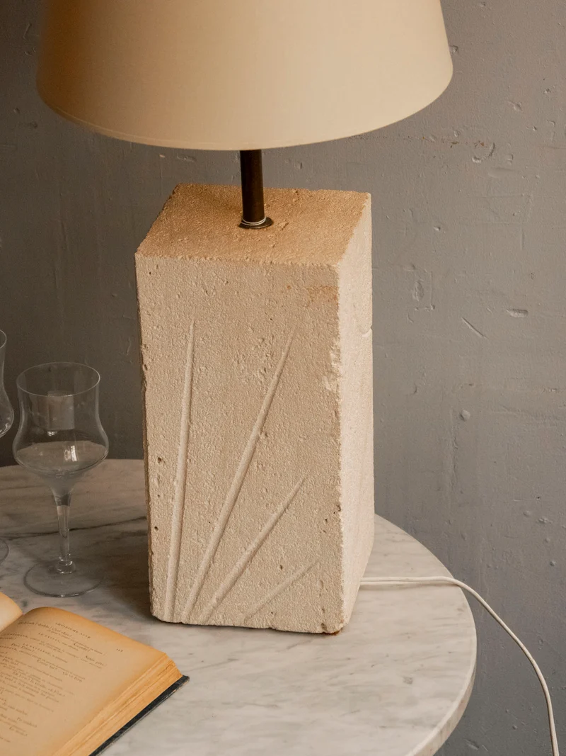 Julia, la lampe à poser en pierre sculptée N°883