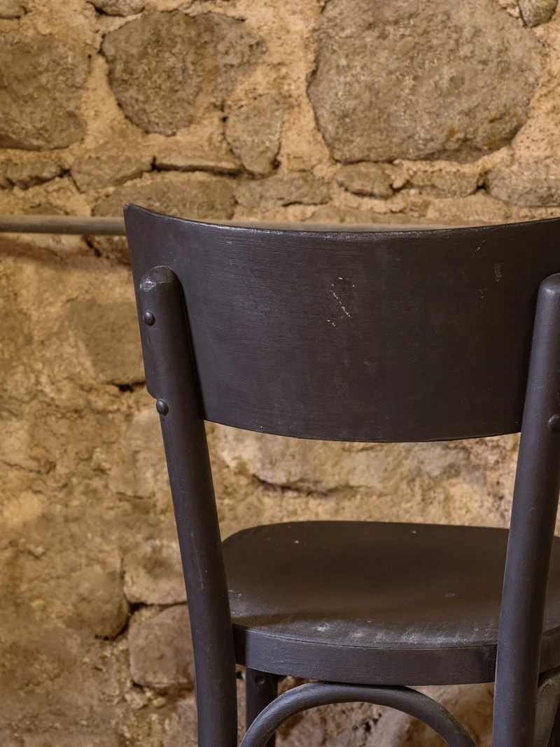 Claude, la chaise en bois noir N°1624