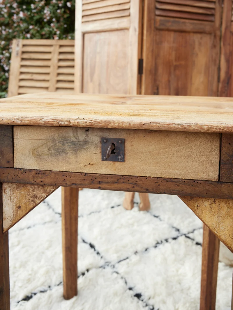 Francine, la table d'appoint en bois vintage N°1553