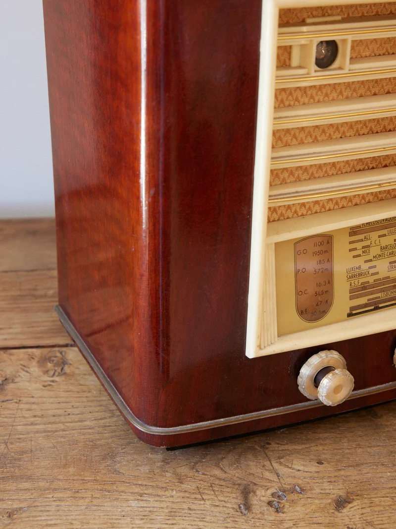 Nour, la radio vintage acajou et crème N°65