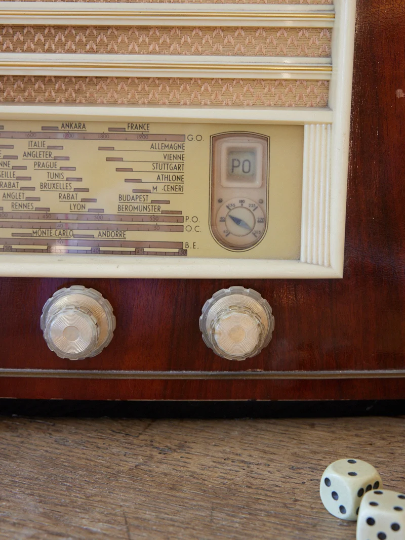 Nour, la radio vintage acajou et crème N°65