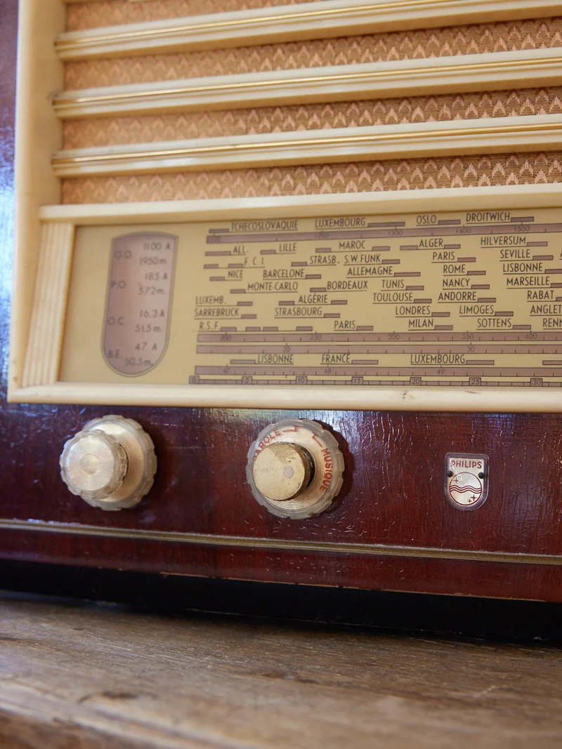 Nour, la radio vintage acajou et crème N°65