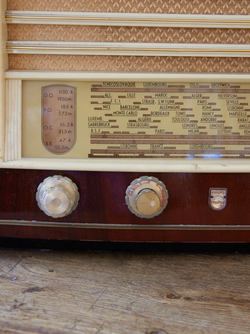 Nour, la radio vintage acajou et crème N°65
