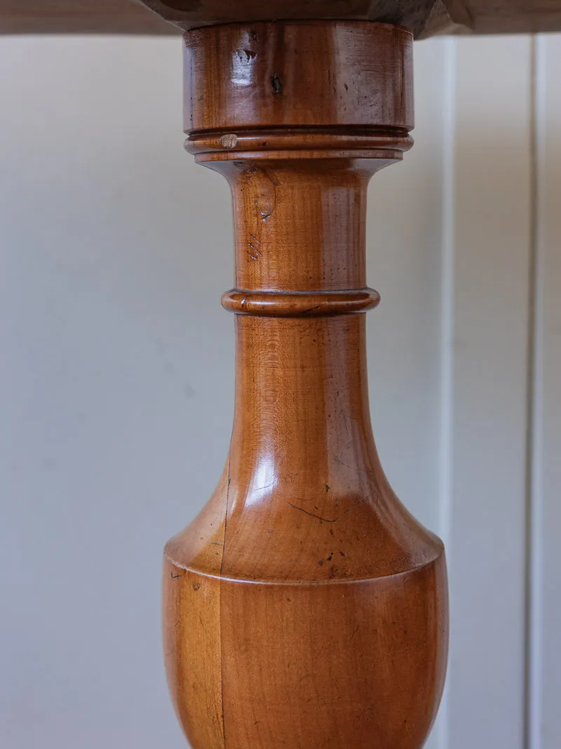 Francine, la table d'appoint en bois N°1547