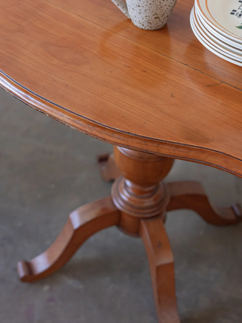 Francine, la table d'appoint en bois N°1547