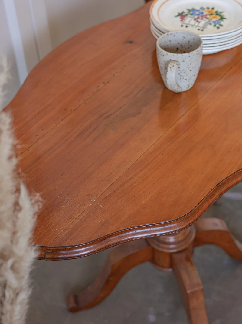 Francine, la table d'appoint en bois N°1547