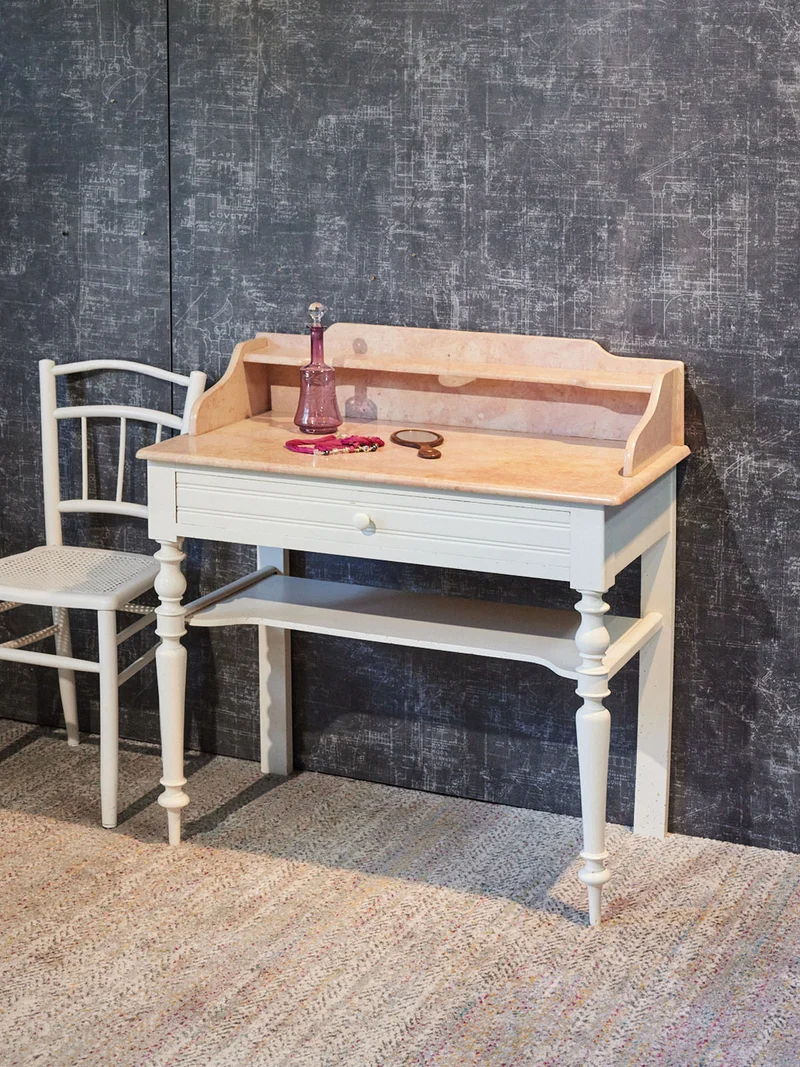Louise, la coiffeuse en marbre rose N°350