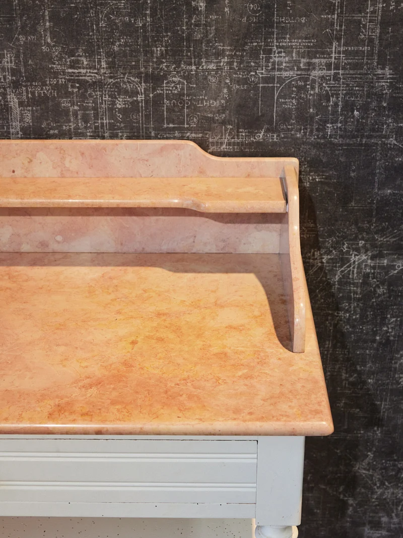 Louise, la coiffeuse en marbre rose N°350