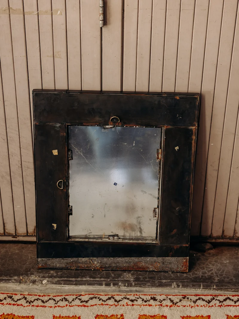 Georges, le miroir en métal et carrelage N°1449