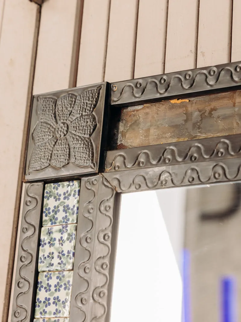 Georges, le miroir en métal et carrelage N°1449