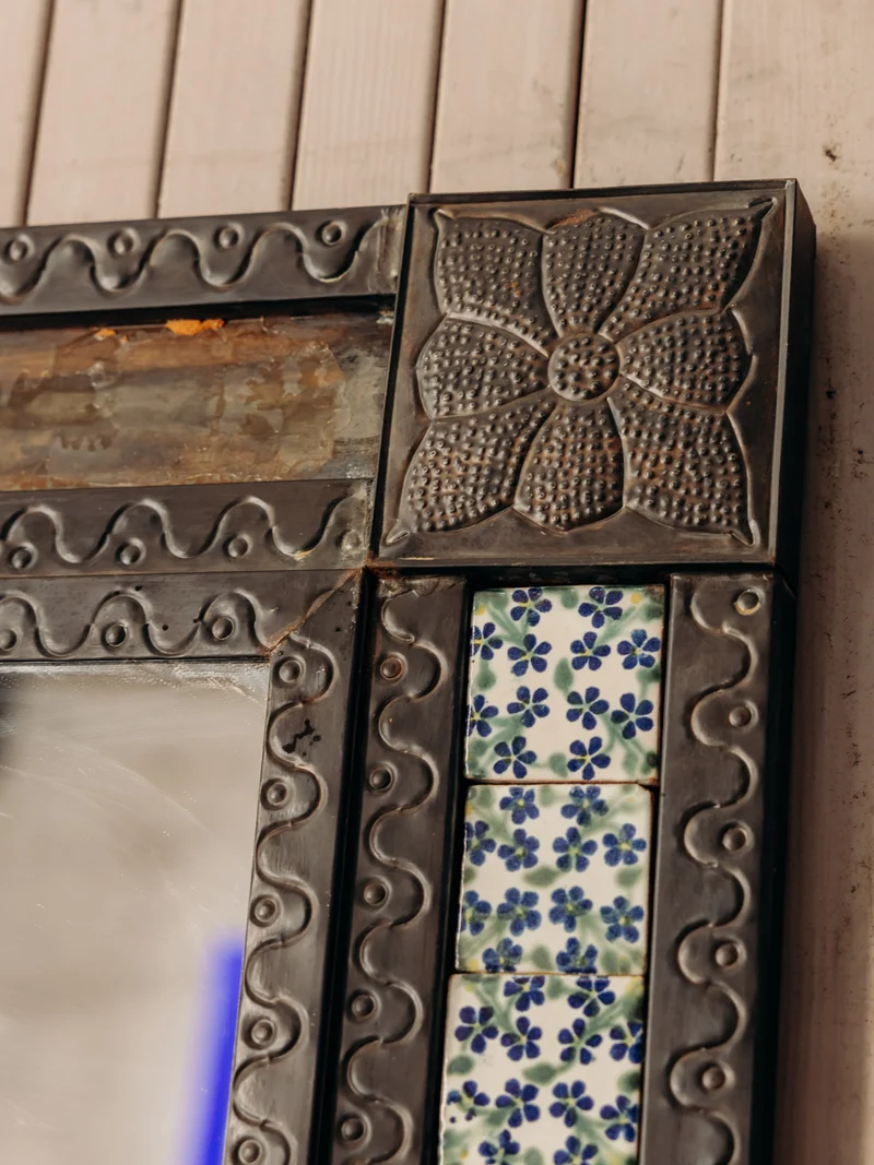 Georges, le miroir en métal et carrelage N°1449