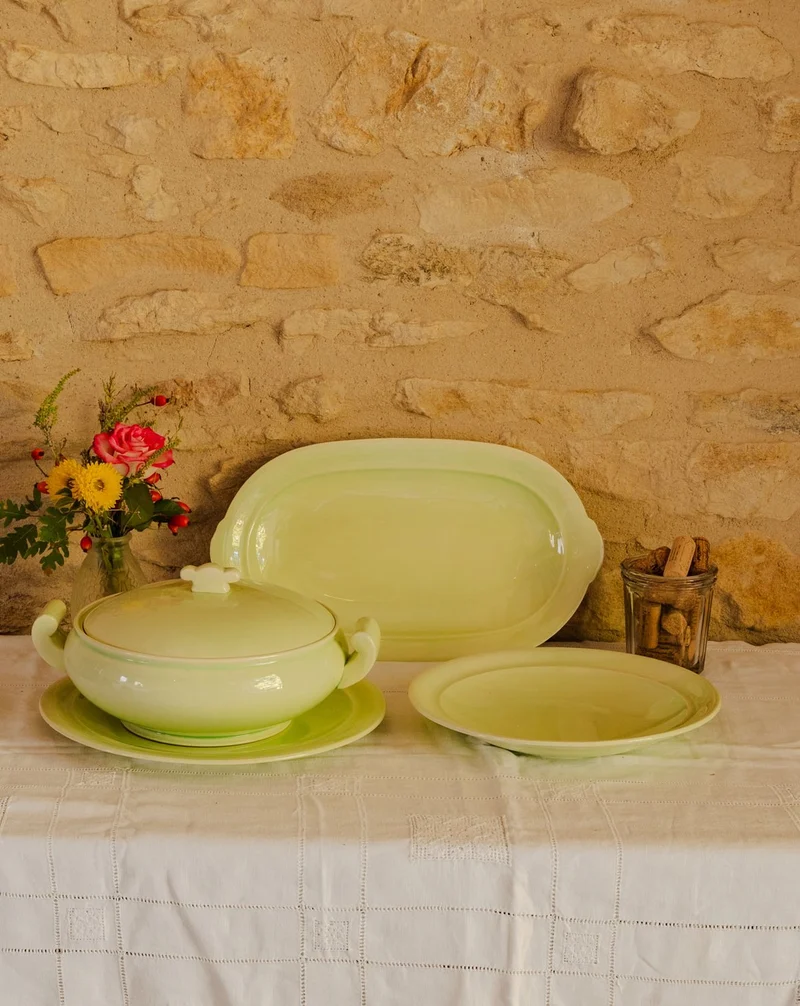Nestor, le service de vaisselle en faïence vert clair N°760