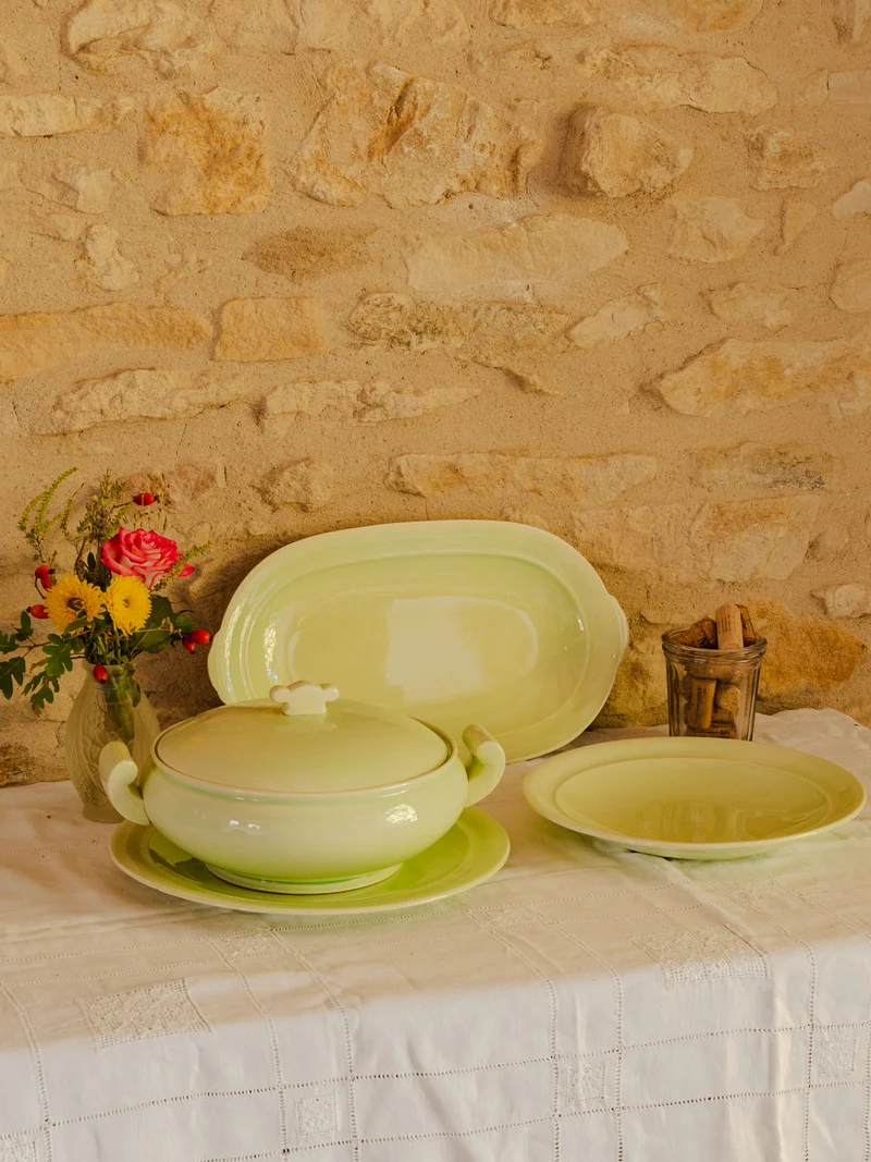 Nestor, le service de vaisselle en faïence vert clair N°760