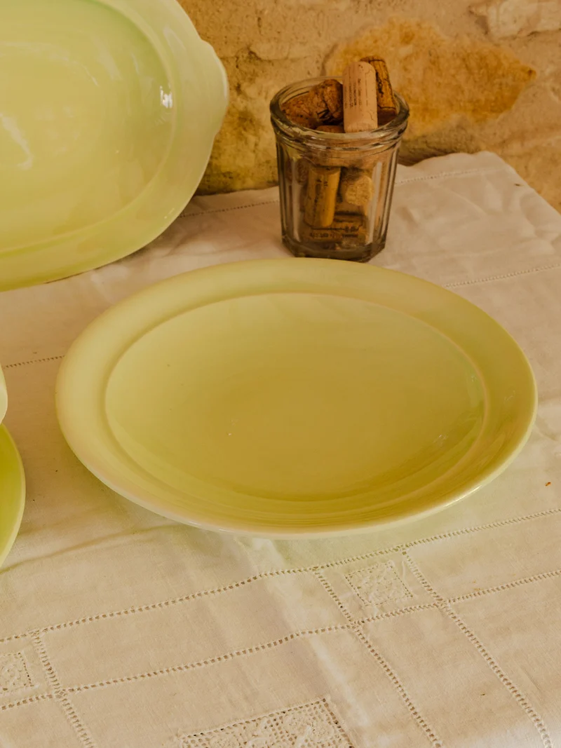 Nestor, le service de vaisselle en faïence vert clair N°760