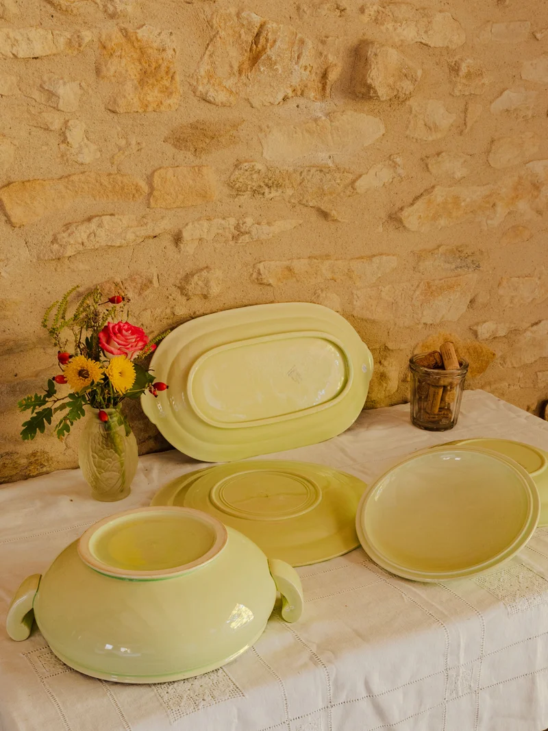 Nestor, le service de vaisselle en faïence vert clair N°760