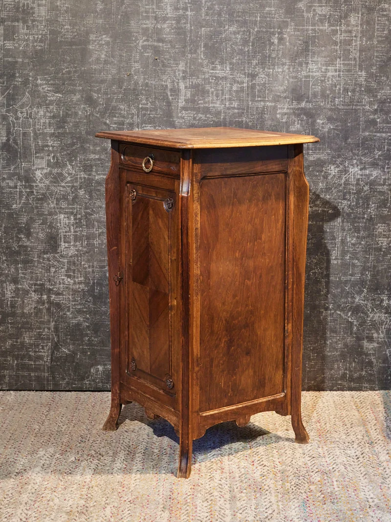 Francine, la table d'appoint en bois N°1556