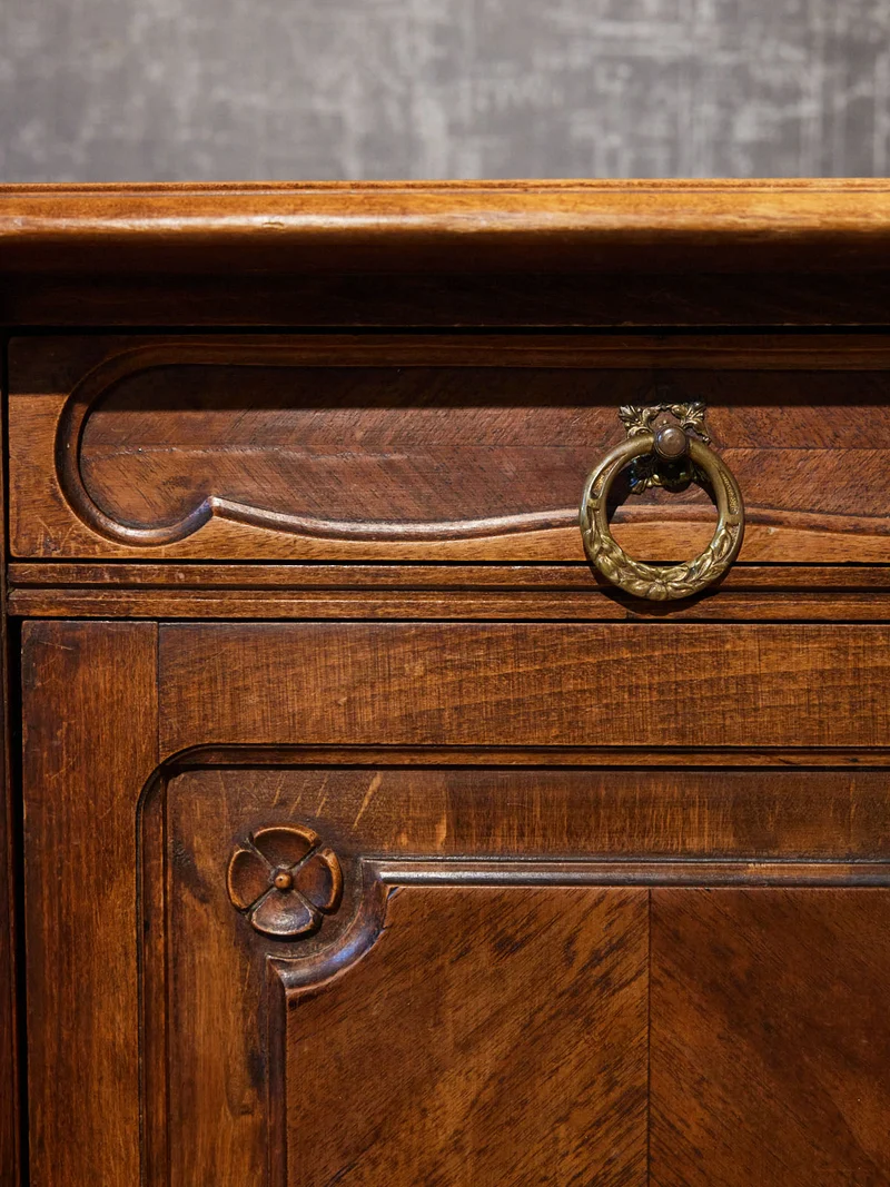 Francine, la table d'appoint en bois N°1556