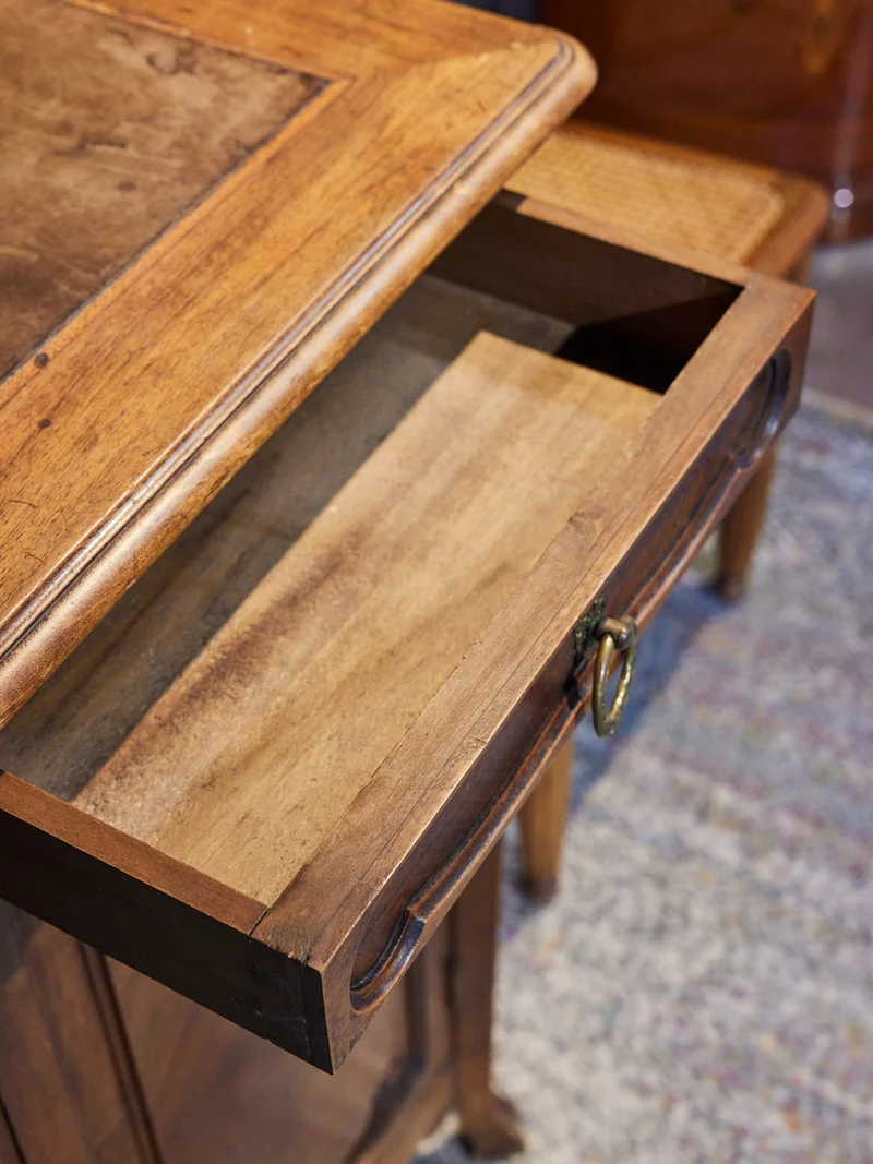 Francine, la table d'appoint en bois N°1556