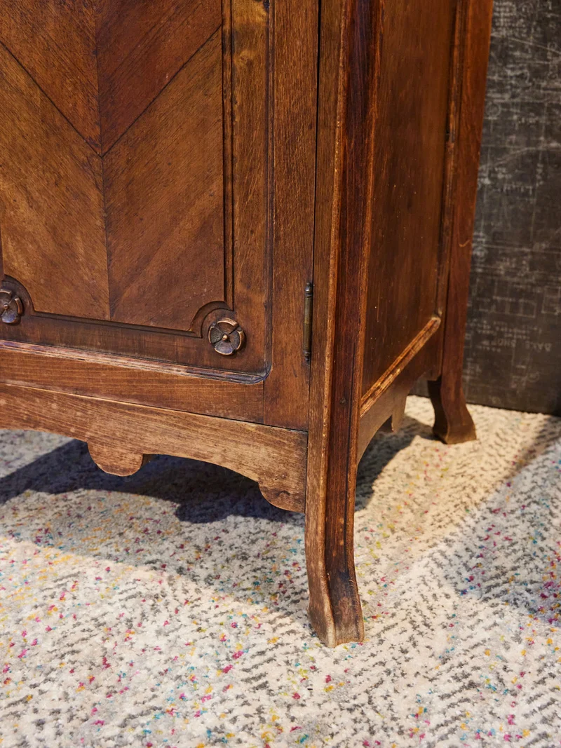 Francine, la table d'appoint en bois N°1556