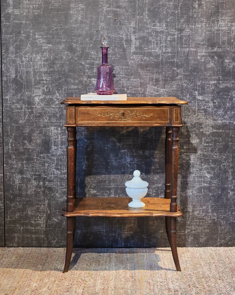 Louise, la coiffeuse en bois sculpté N°349