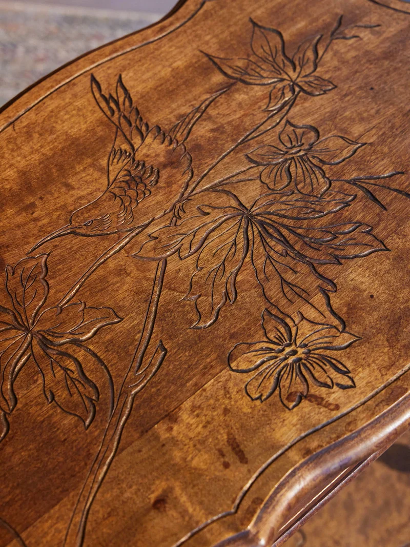 Louise, la coiffeuse en bois sculpté N°349