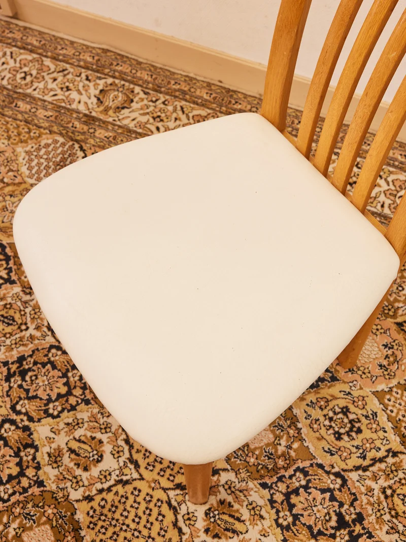 Alma, le lot de 4 chaise et 2 fauteuils en bois N°1918