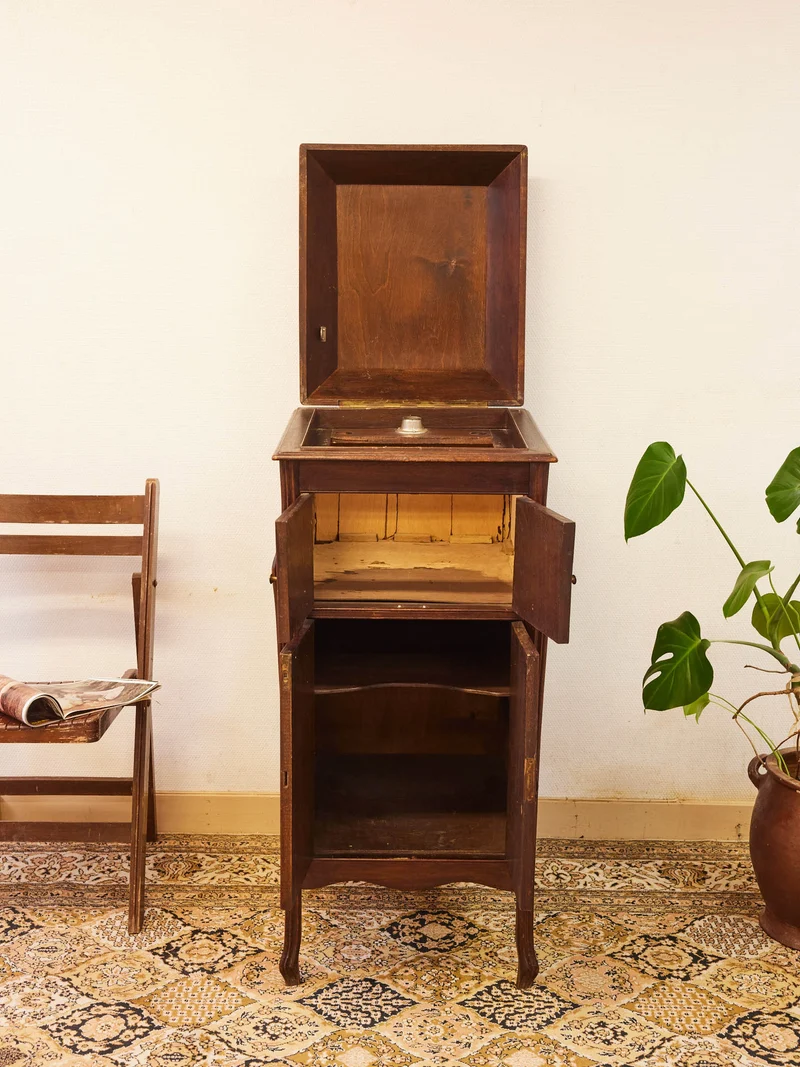 Francine, la table d'appoint pour gramophone en bois N°1549