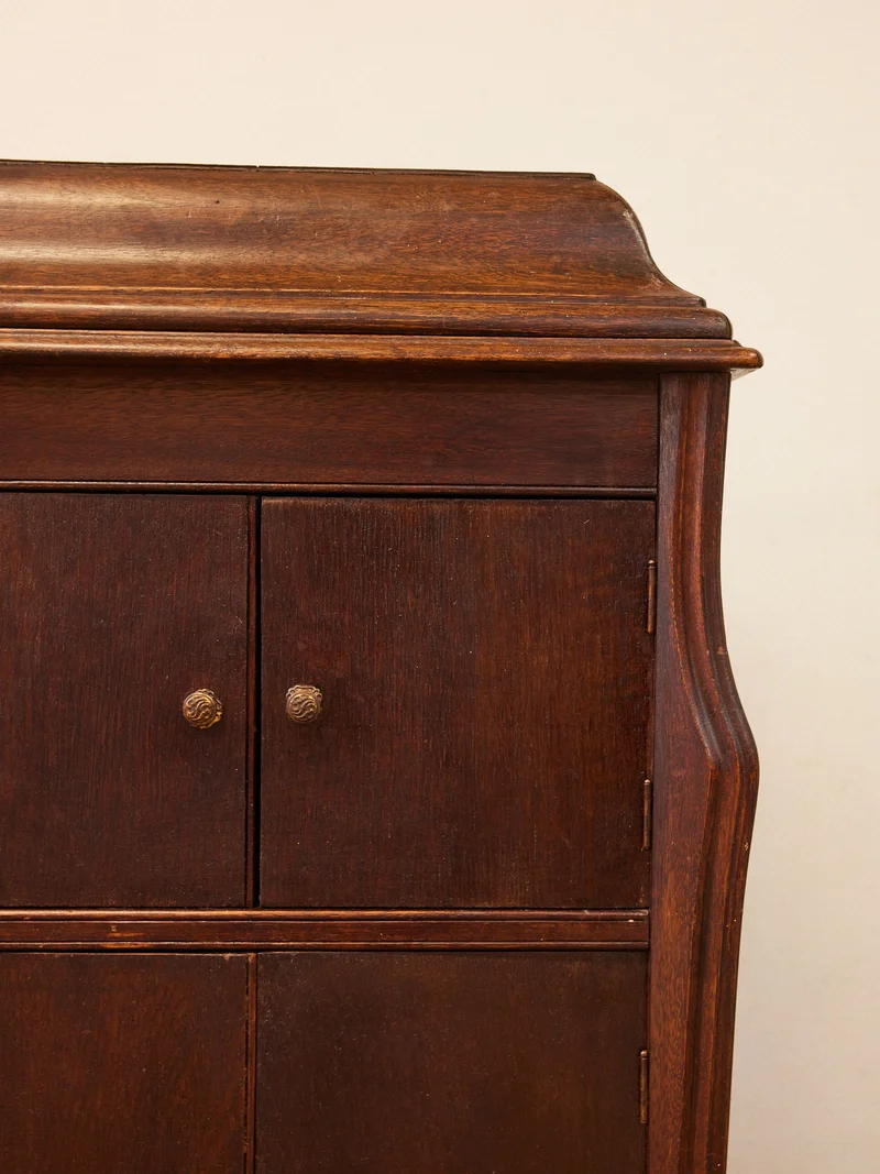Francine, la table d'appoint pour gramophone en bois N°1549