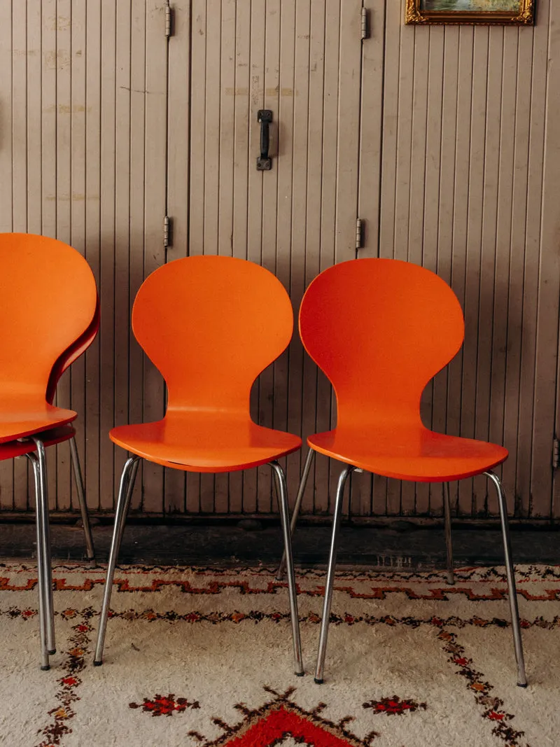 Alma, le lot de 4 chaises en bois orange rétro N°1965