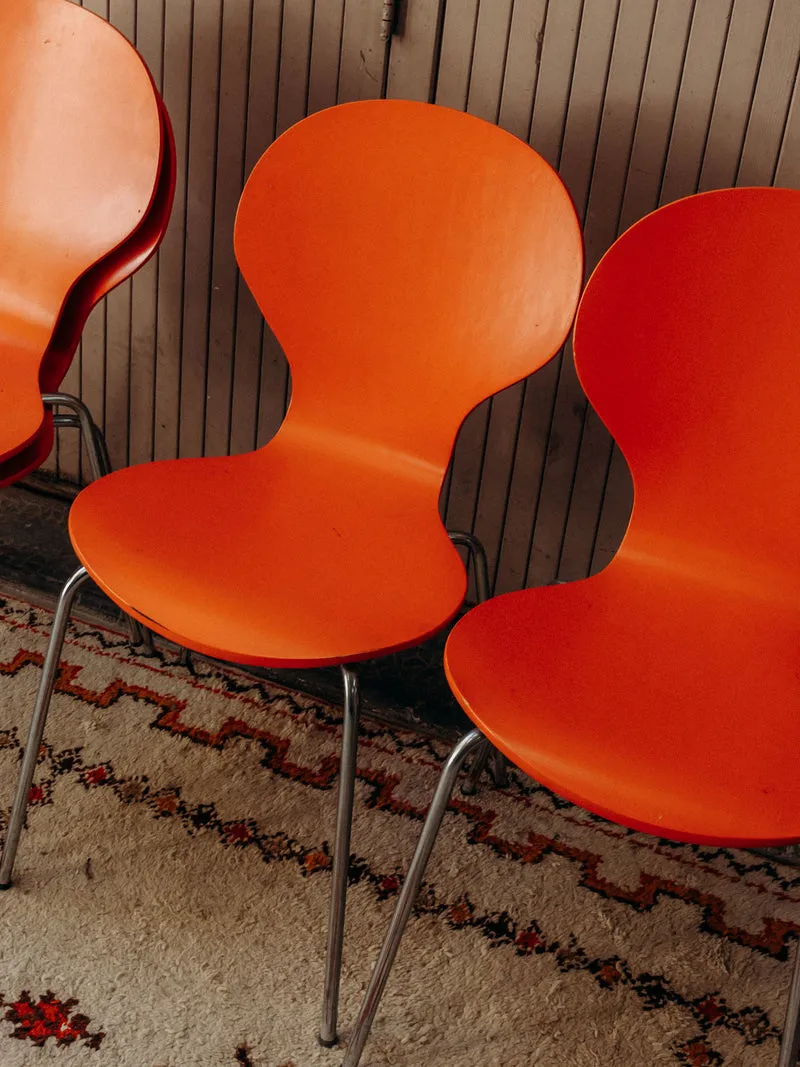 Alma, le lot de 4 chaises en bois orange rétro N°1965
