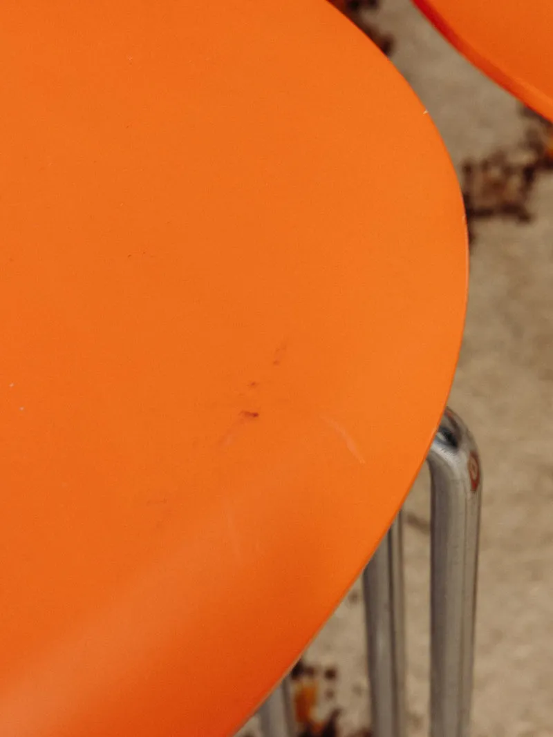 Alma, le lot de 4 chaises en bois orange rétro N°1965