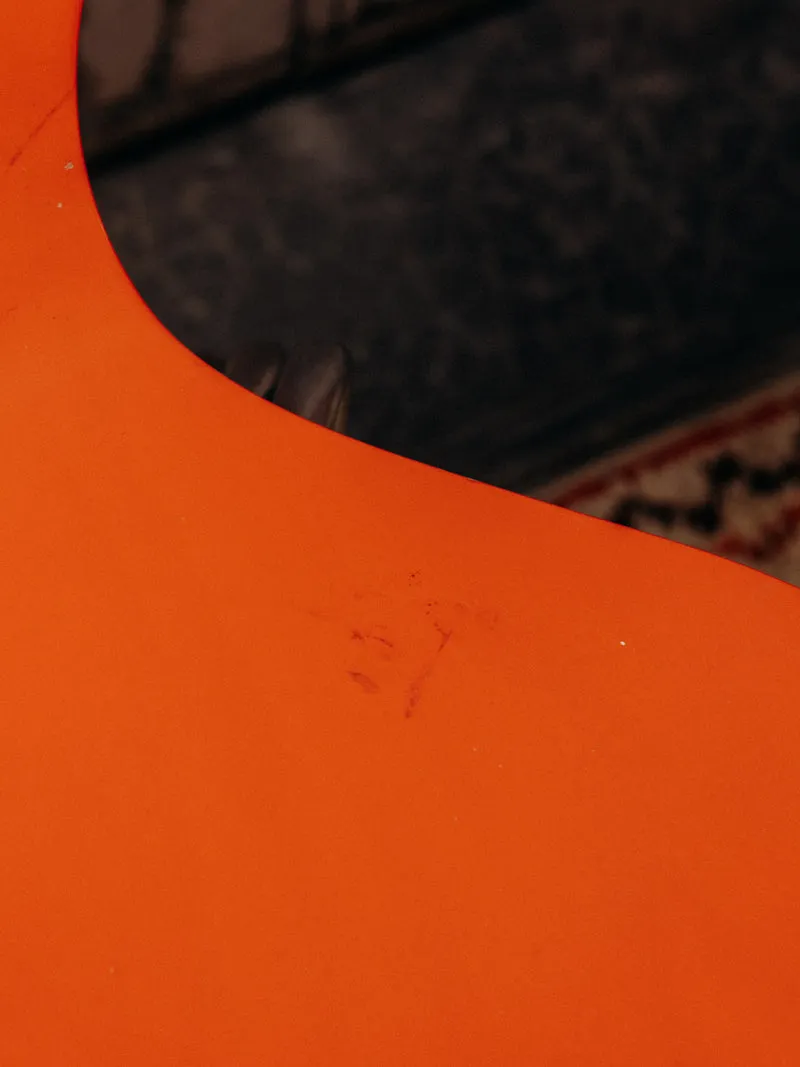 Alma, le lot de 4 chaises en bois orange rétro N°1965